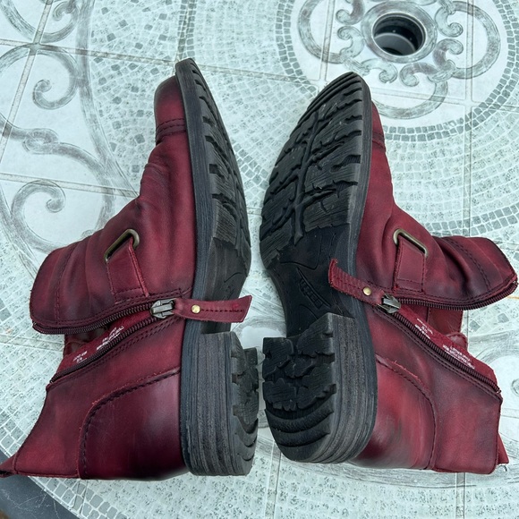 Earth ankle boot red leather uppers, buckle and zipper sides. Sz 7 - Picture 6 of 8